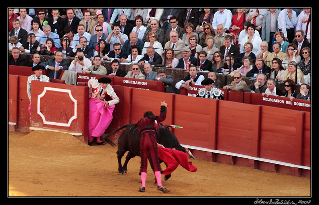 Sevilla - Finito de Cordoba performing <i>estocada</i>