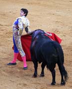 Sevilla - corrida de toros - Sebastián Castella posing