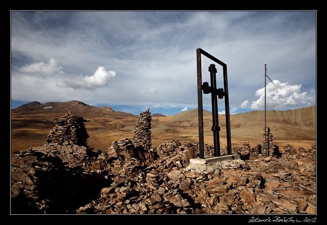 Armenia - Aragats - stone men up on a hill above Kari Lich