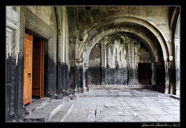 Armenia - Akhtala - S. Astvatsatsin - entrance