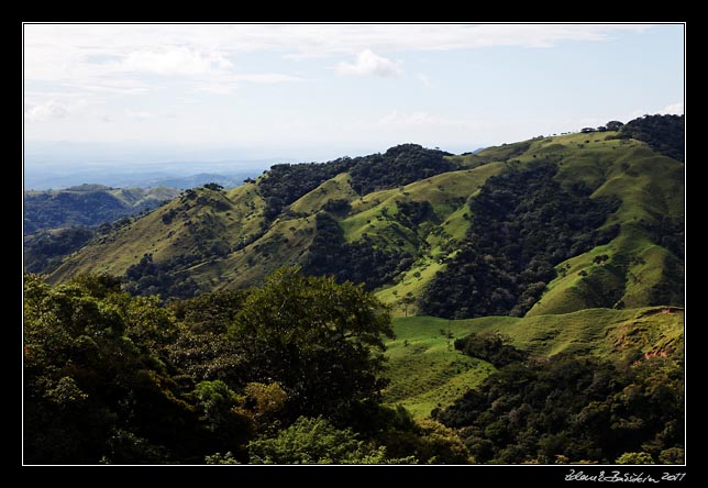 Costa Rica - Monteverde - hills along the way to pacific coast