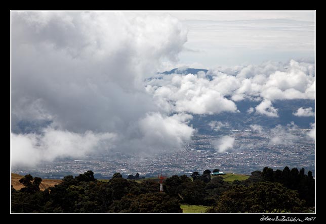 Costa Rica - Irazu - Cartago deep below...