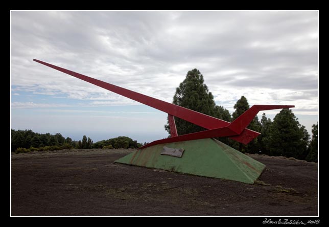 El Hierro- Camino de la Virgen de los Reyes - Escultura Homenaje al Campesino