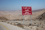 Mukawir - down to Wadi Ma`in