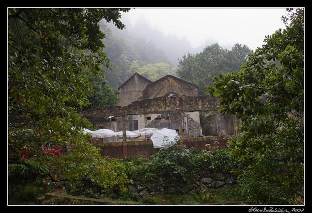 a ruin in Ribeiro Frio