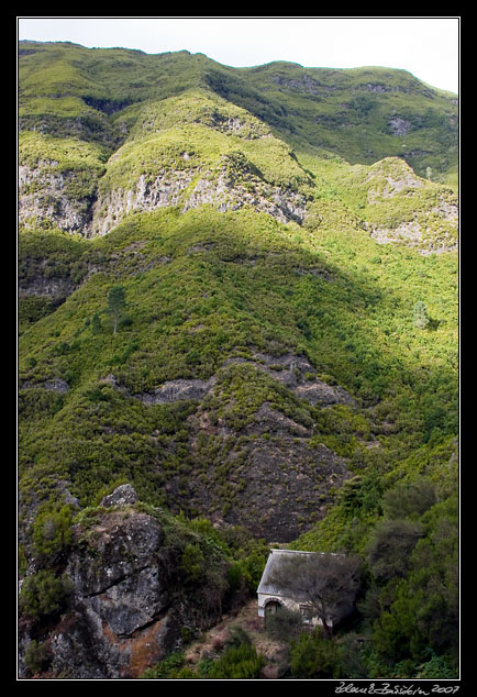 casa dos lavadeiros below Levada da Rocha Vermelha