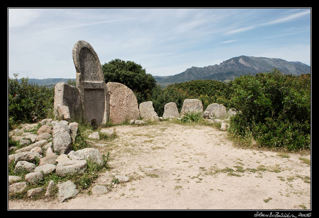 Galtelli - Tomba dei giganti S`ena `e Thomes