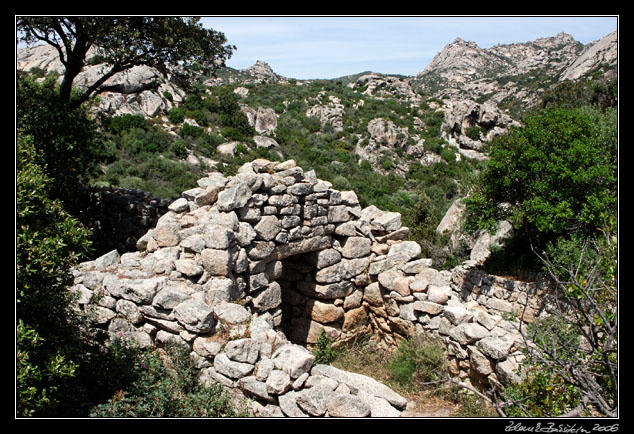 Arzachena - Tempietto di Malchittu