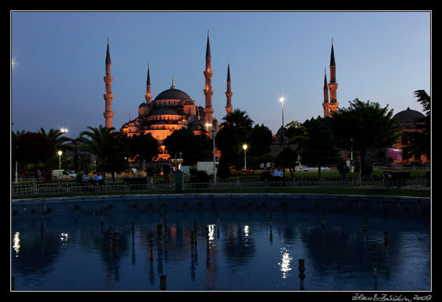 Istanbul - Sultan Ahmet Camii (Blue Mosque)