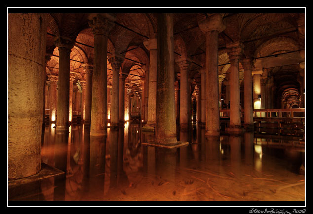 Istanbul - Yerebatan Sarnici (Basilica Cistern)