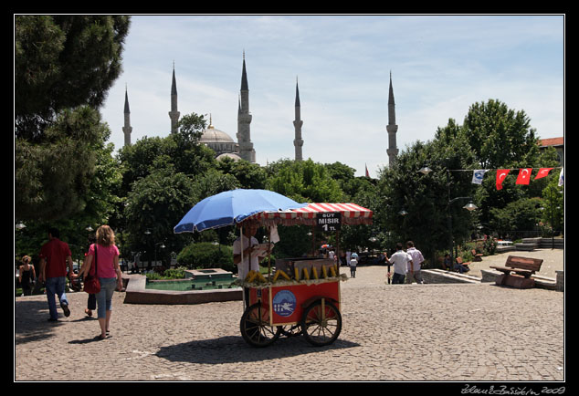 Istanbul - Sultan Ahmet Camii (Blue Mosque)