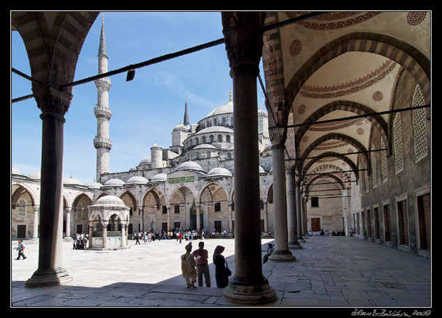 Istanbul - Sultan Ahmet Camii (Blue Mosque)