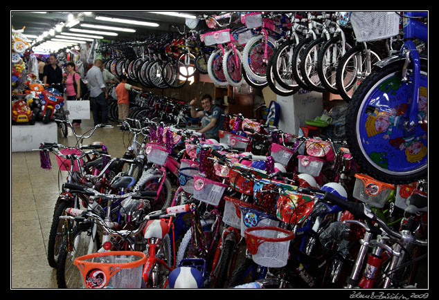 Istanbul - underpass shops