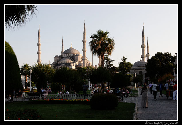 Istanbul - Sultan Ahmet Camii (Blue Mosque)