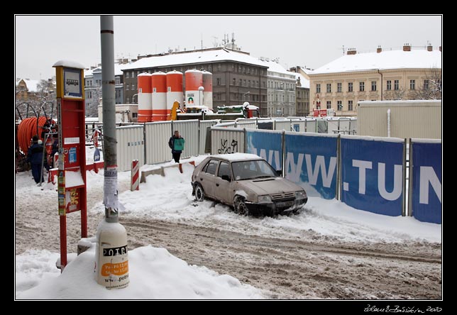 Praha 10.1.2010 - okolí Hradčanské sníh nepomohl